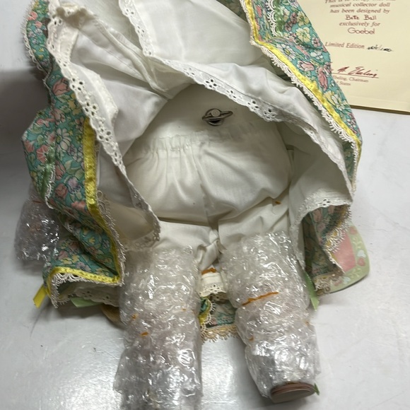 Dolly Dingle Doll Goebel Bette Bell Porcelain Musical NEW - Picture 8 of 9
